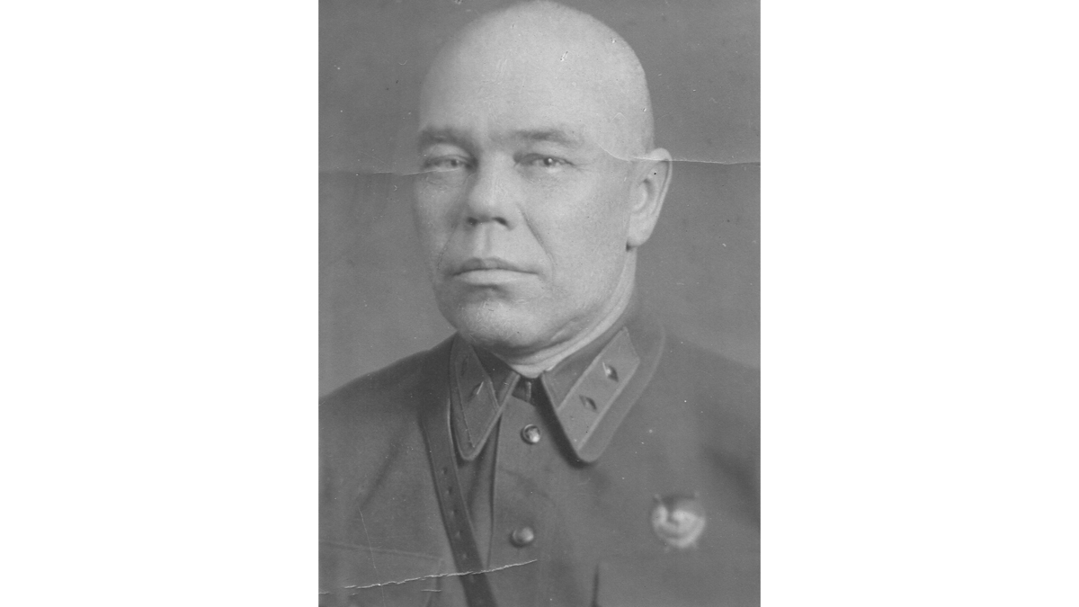 Одна из последних фотографий Алексея Перемытова. На момент съемки имел звание комдива. Место съемки неизвестно, 1935–1936 годы. Из личного архива Михаила Поленова